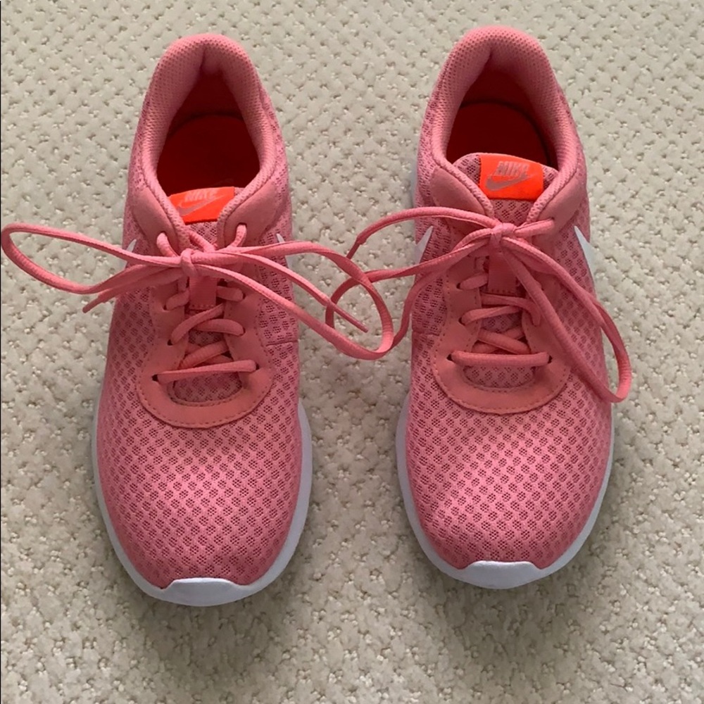 Pink Nike Roshe
